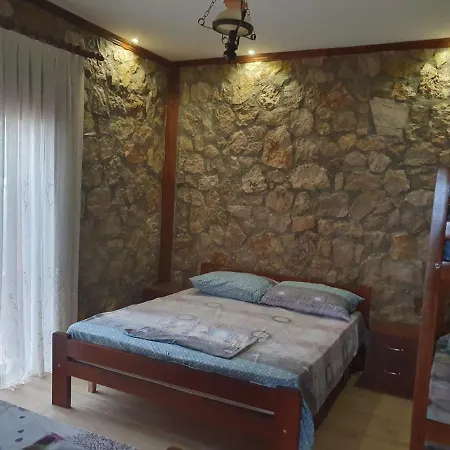 Brifs Apartment *
